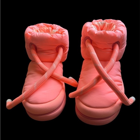 UGG Maxi Mini Slip on Puff Sweetheart Boots in coral | size 7 | NWOT - Picture 2 of 7